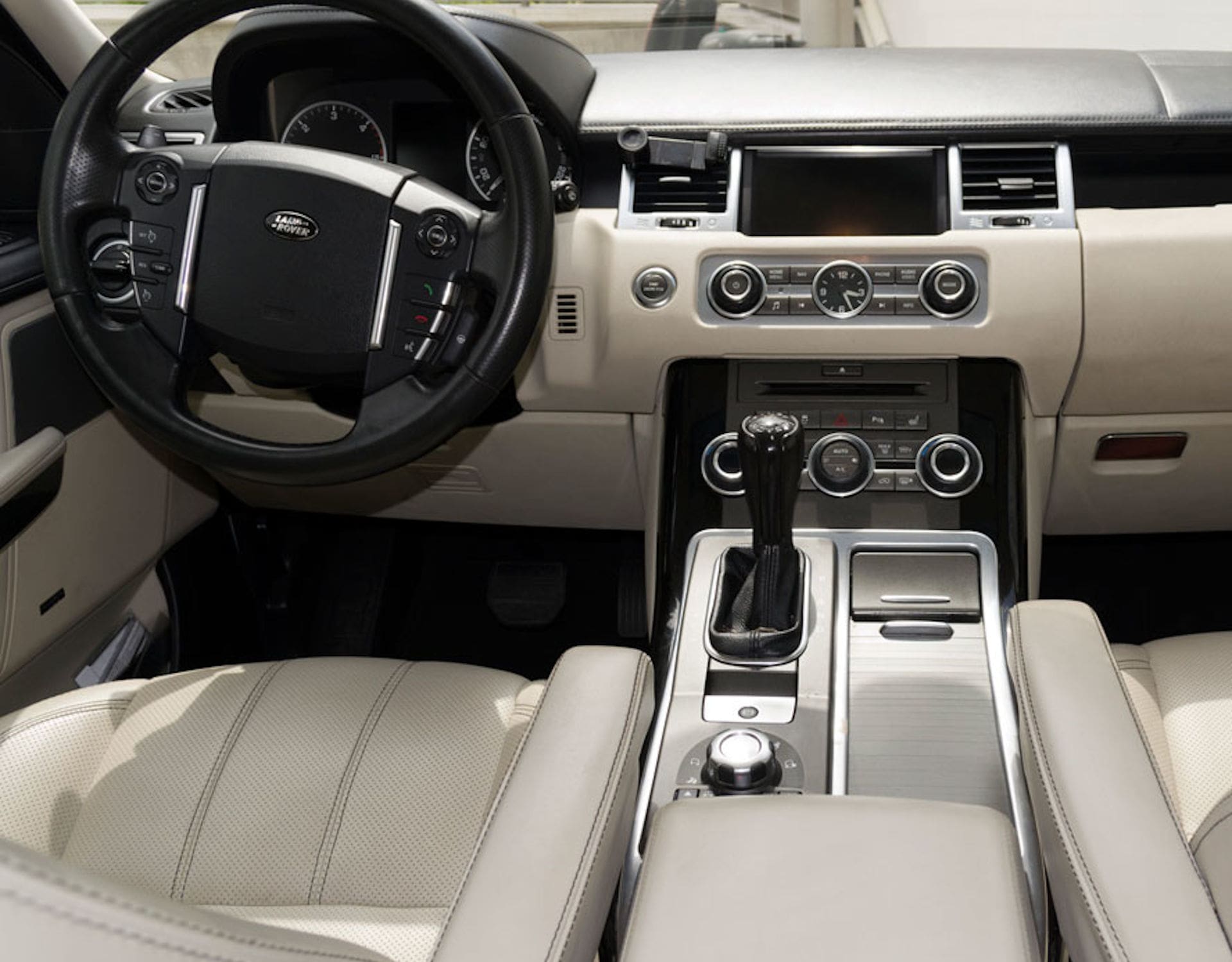 Range Rover Sport 1-min